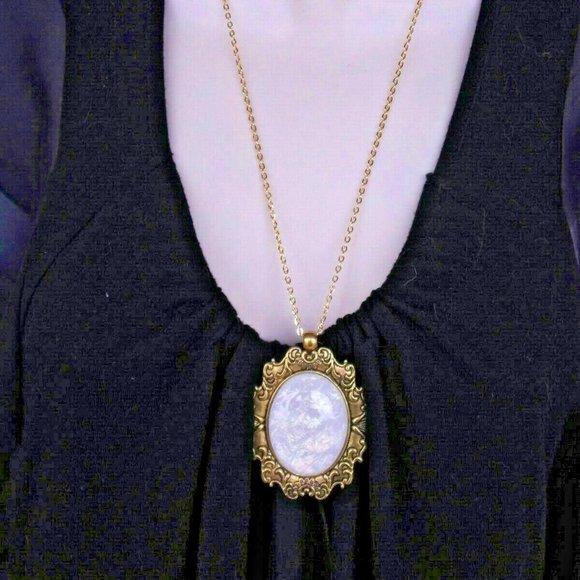 White Opal Aurora Borealis Cameo Necklace Wedding - Picture 3 of 7